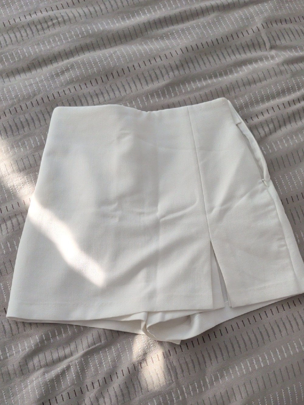White High-Waist Mini Skort with Front Slit